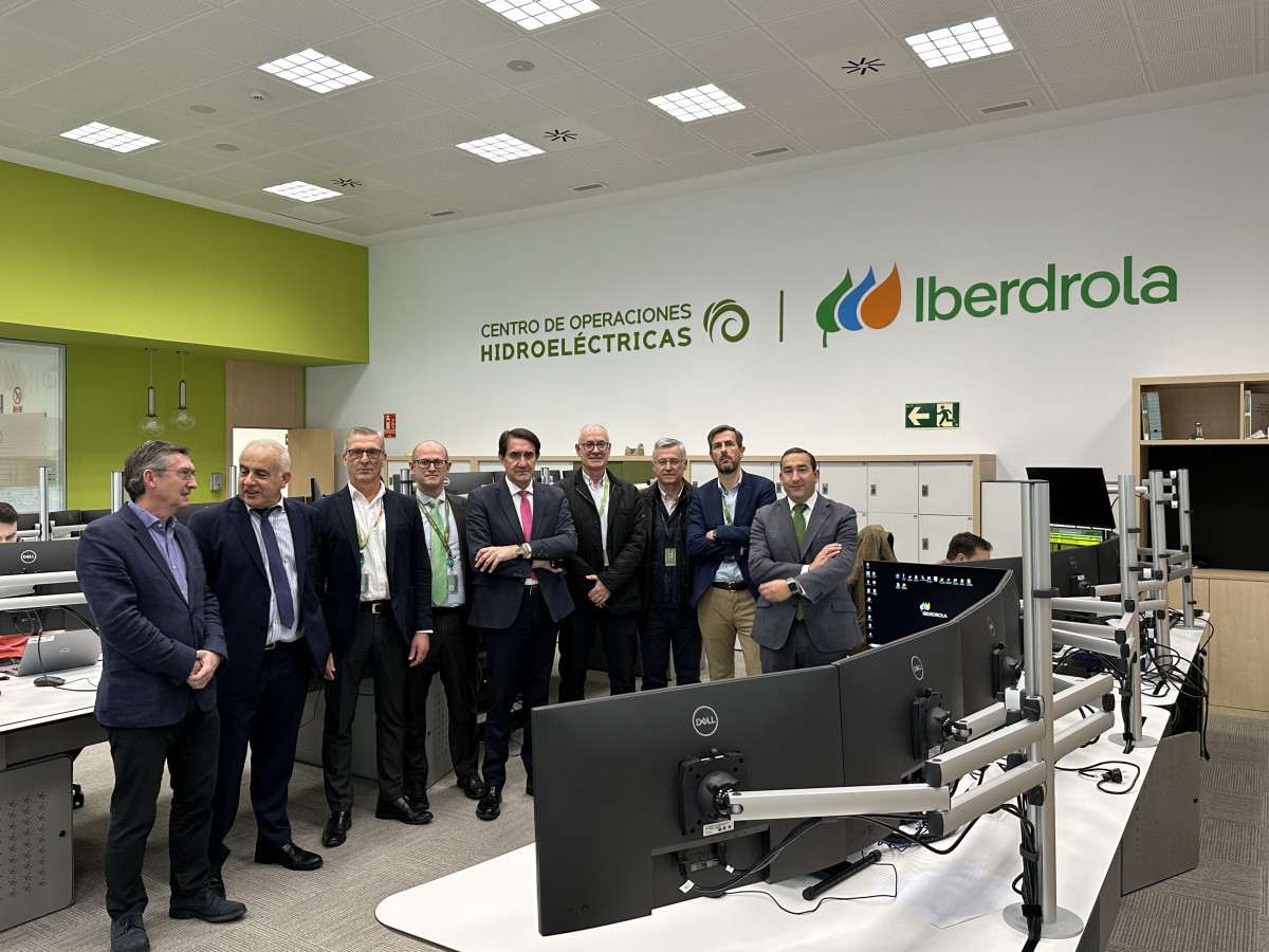 Visita consejero Medio Ambiente Suu00e1rez Quiu00f1ones Iberdrola Salamanca