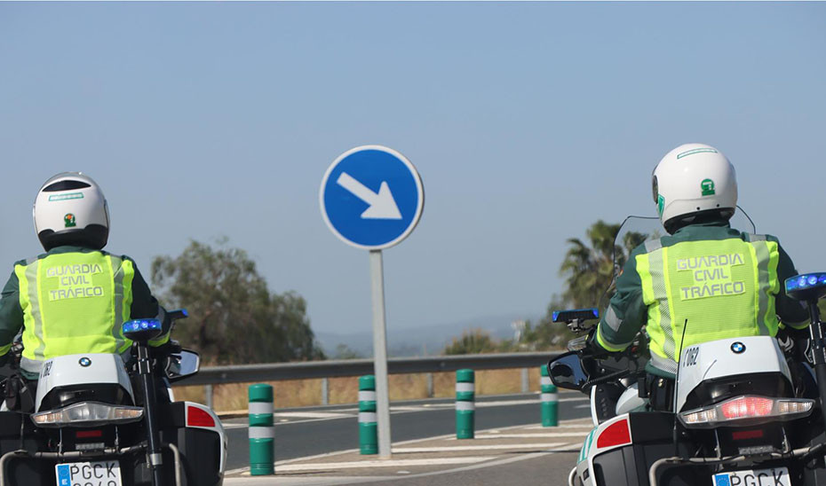 1695902874389Motoristas de la Guardia Civil de Tráfico