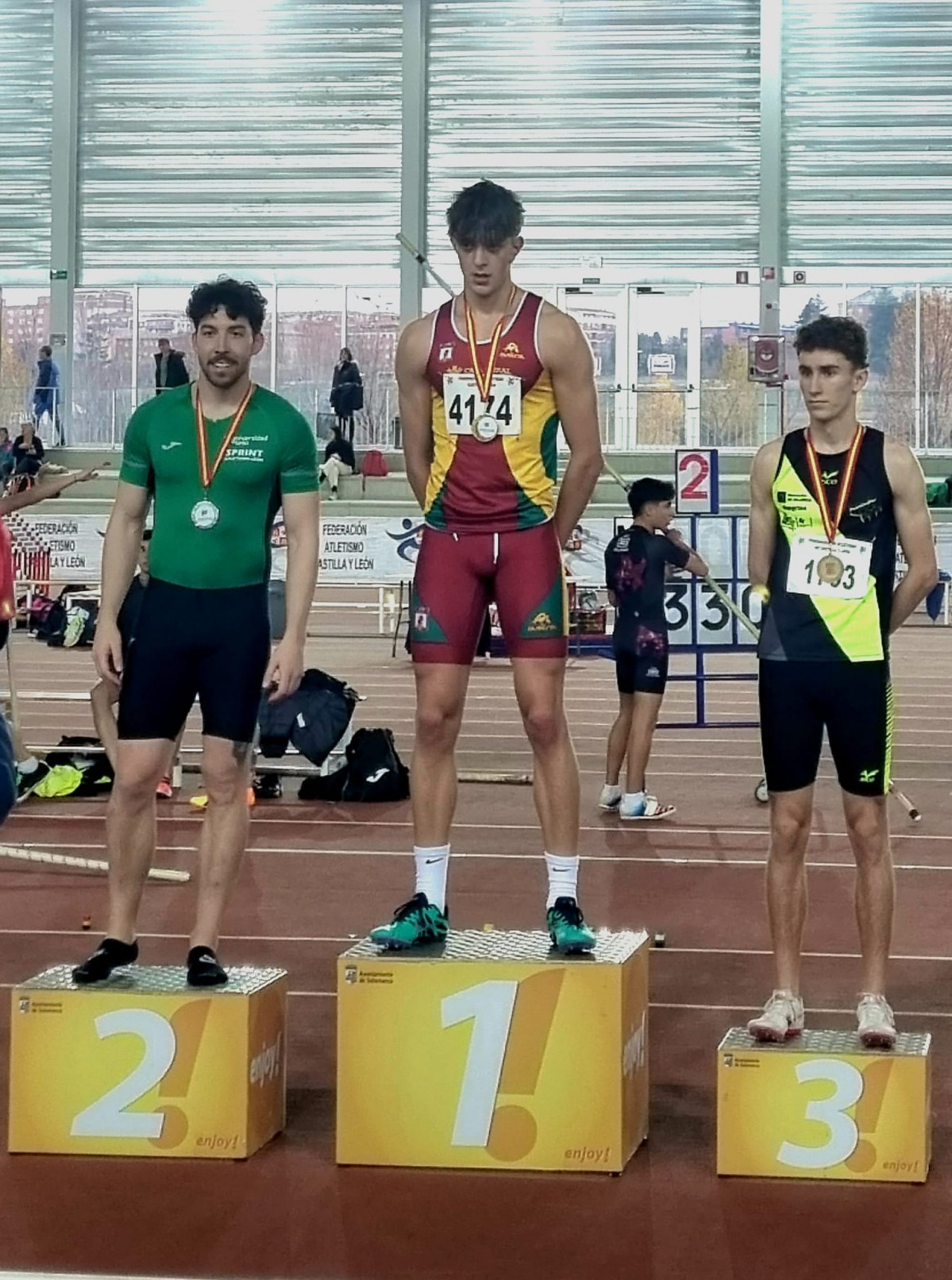 Ruben Revuelta en el podio atletismo vino Toro