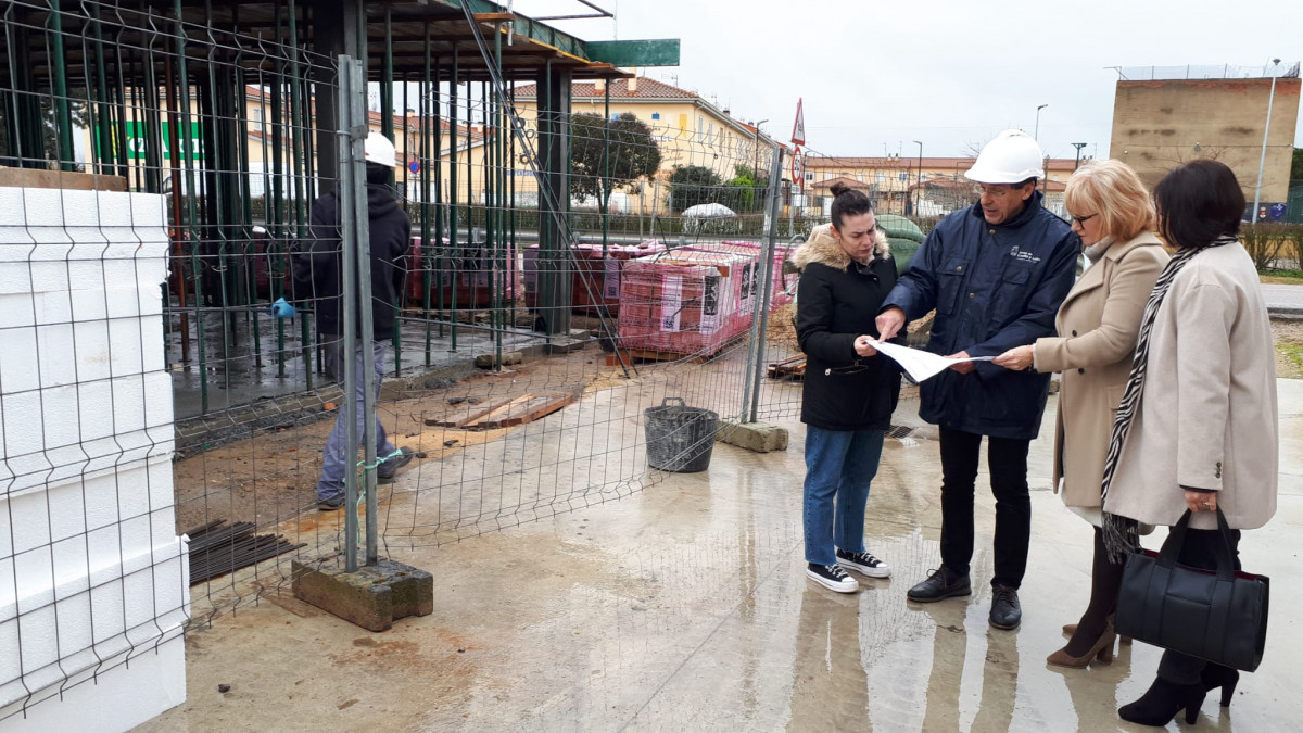 Delegada visita obras ampliaciu00f3n del colegio de Arcenillas