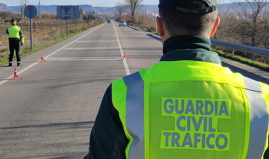 1708458956119Agentes Guardia Civil Trafico