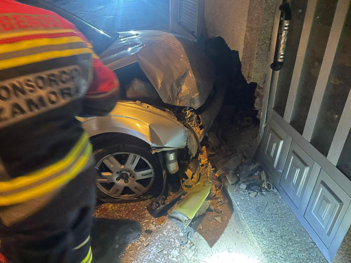 Accidente coche vivienda