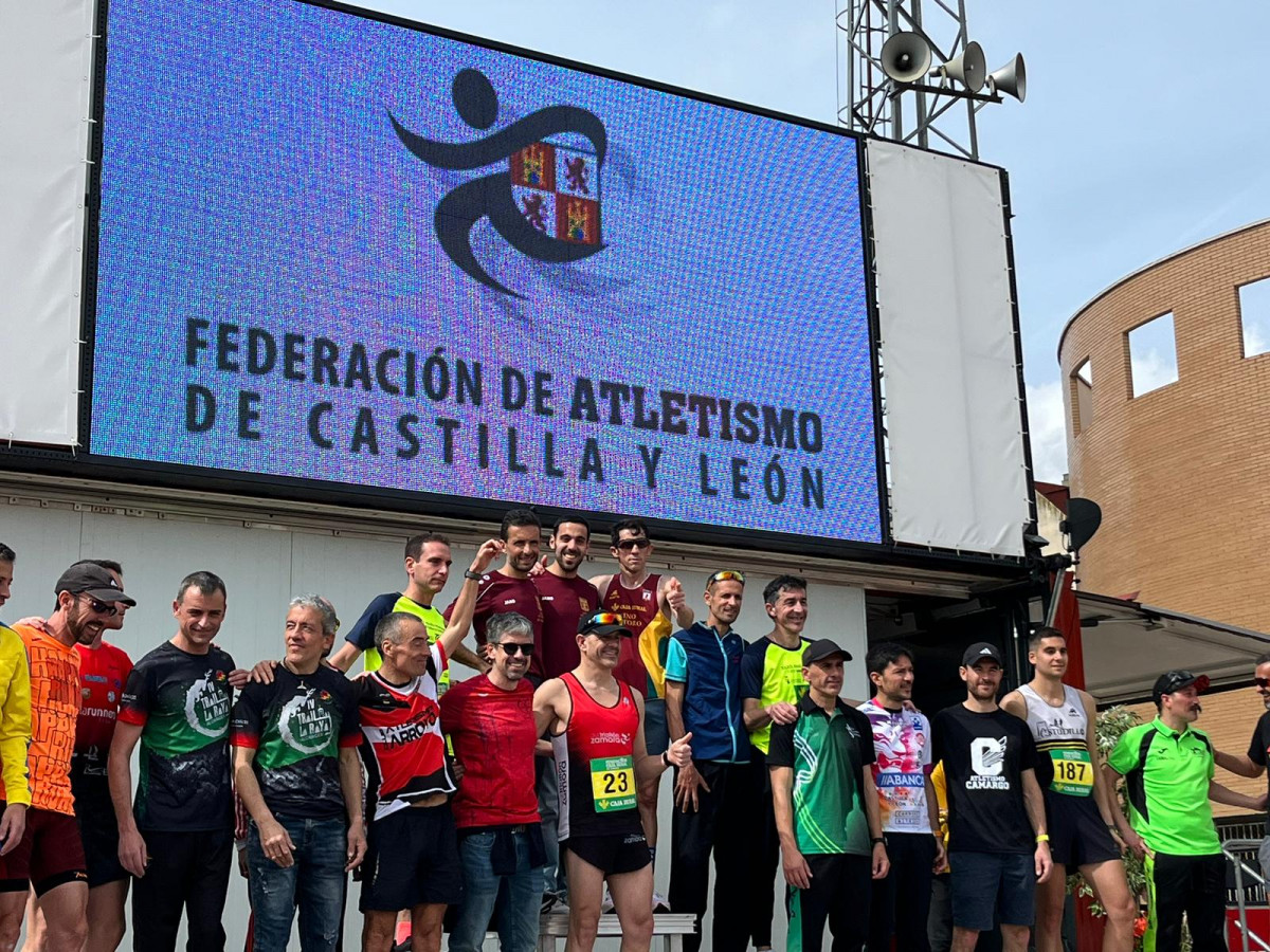 Podio equipos Media Maraton Zamora