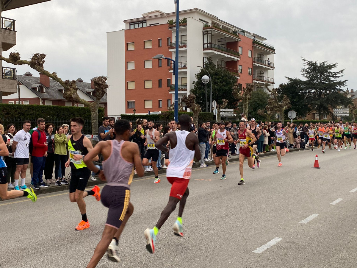 Silvino Lopez ramos en un momento de los 10 km. Laredo