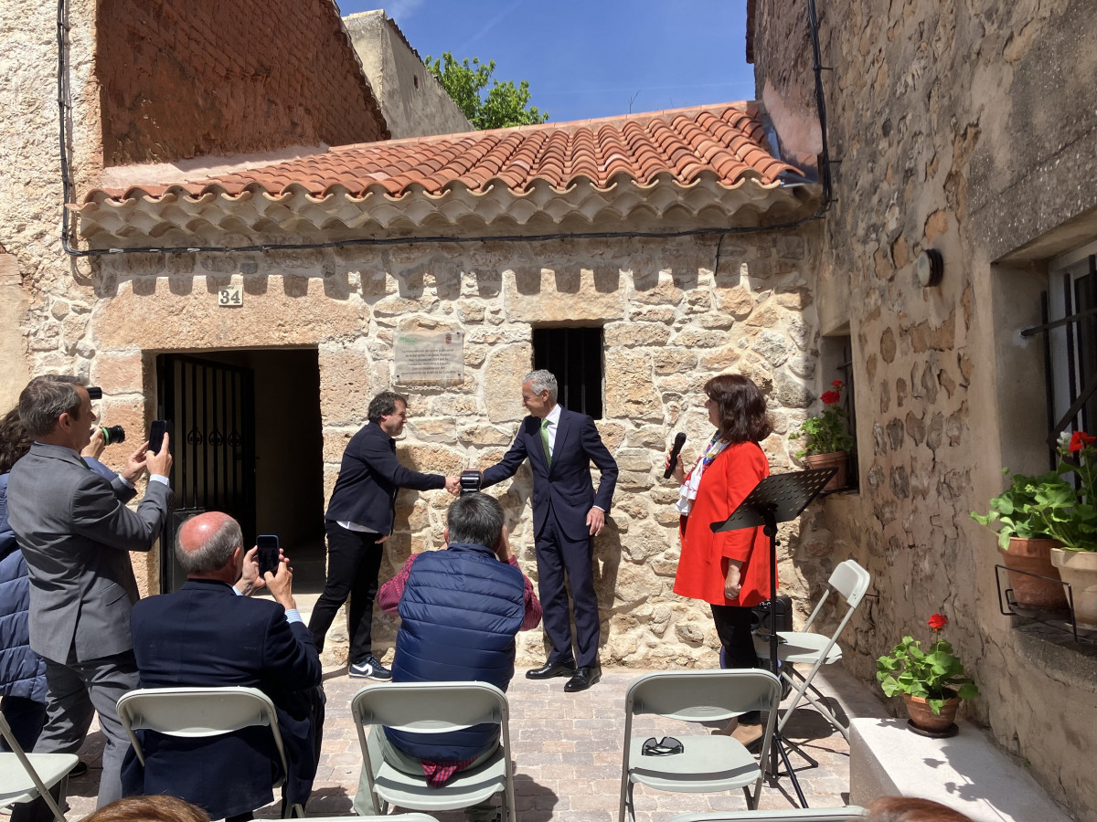 2024 05 08.  Rodru00edguez y Garcu00eda tras el descubrimiento de la placa conmemorativa
