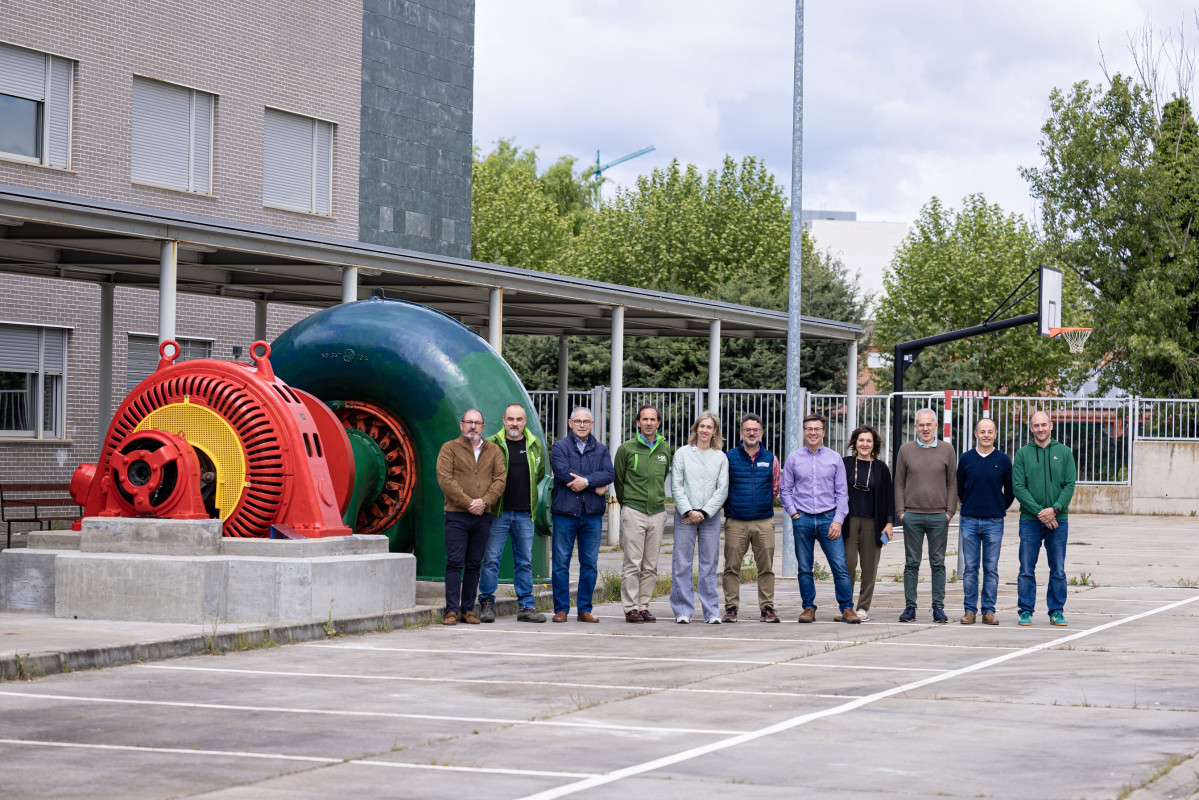 2024 05 22.  Foto de familia CIFP e Iberdrola junto al grupo hidroelu00e9ctrico