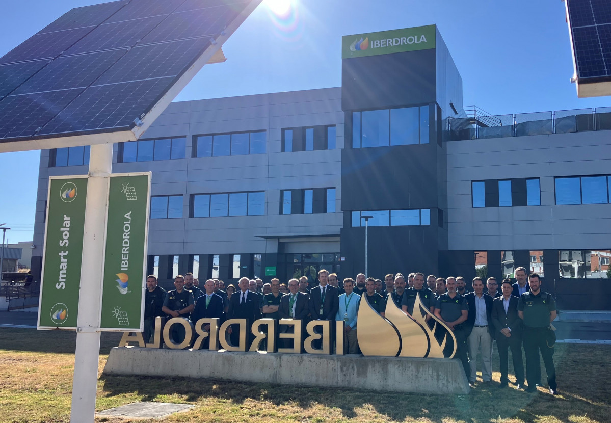 2024 06 11.  Foto de familia en la sede de Iberdrola en Valladolid I