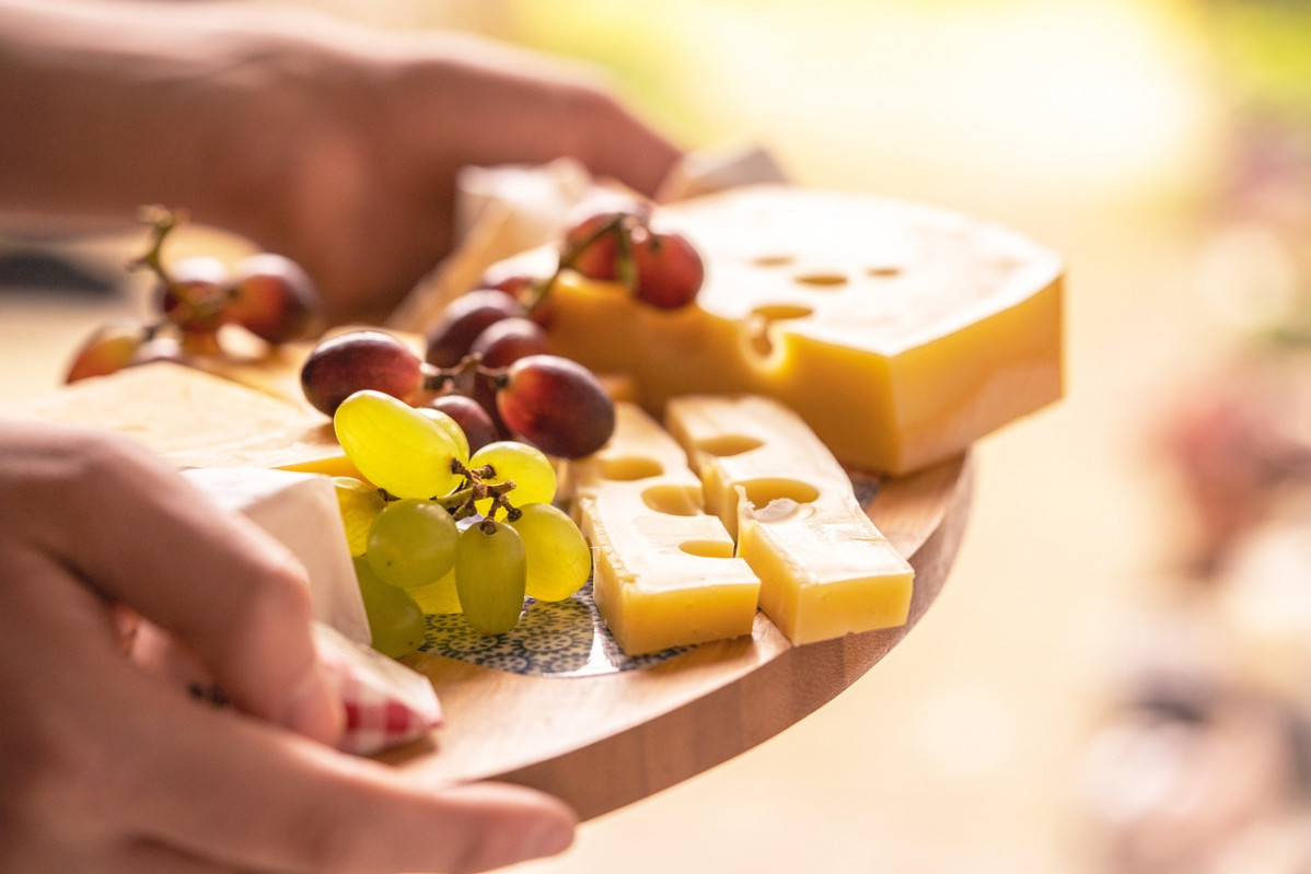 Cheese platter 6153716 1280 (1)