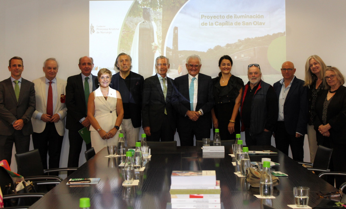 2024 09 12.  Foto de familia firma convenio iluminaciu00f3n San Olav