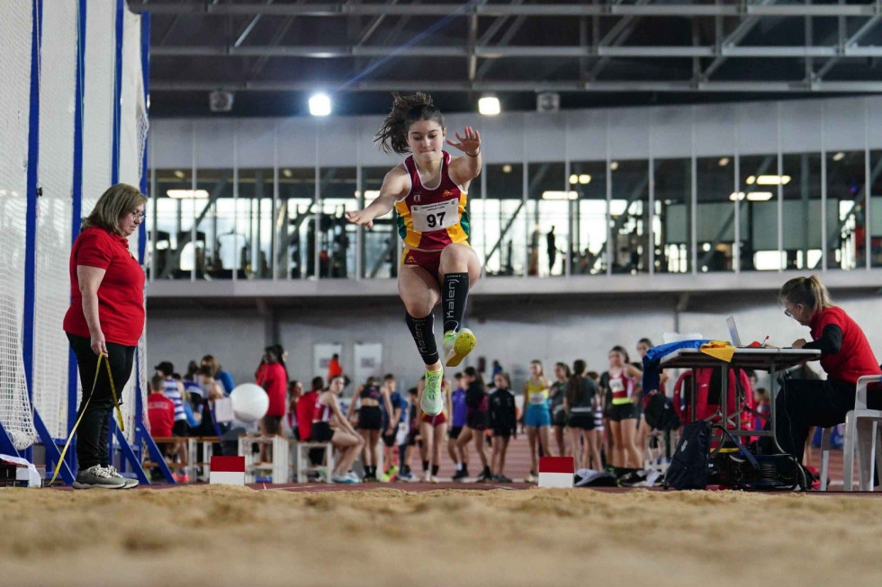 Carla Dominguez Membibre en un mpomento de su salto