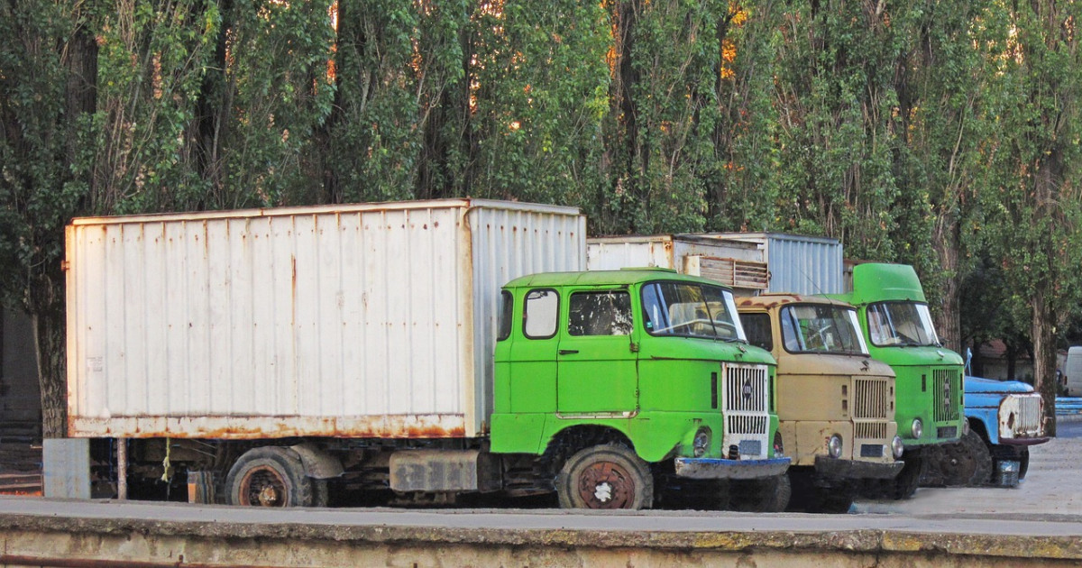 Trucks 3653421 1280