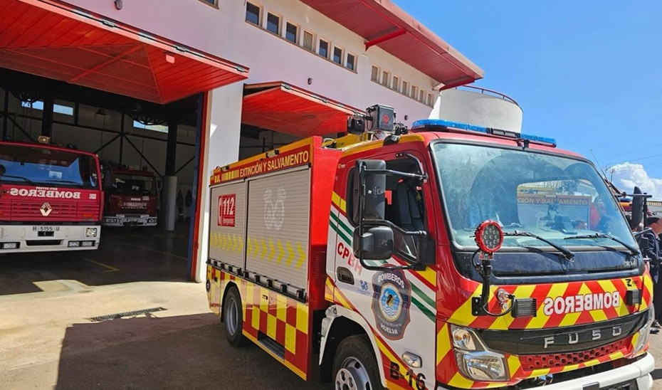 1739298672278Camión de bomberos del Consorcio Provincial de Huelva