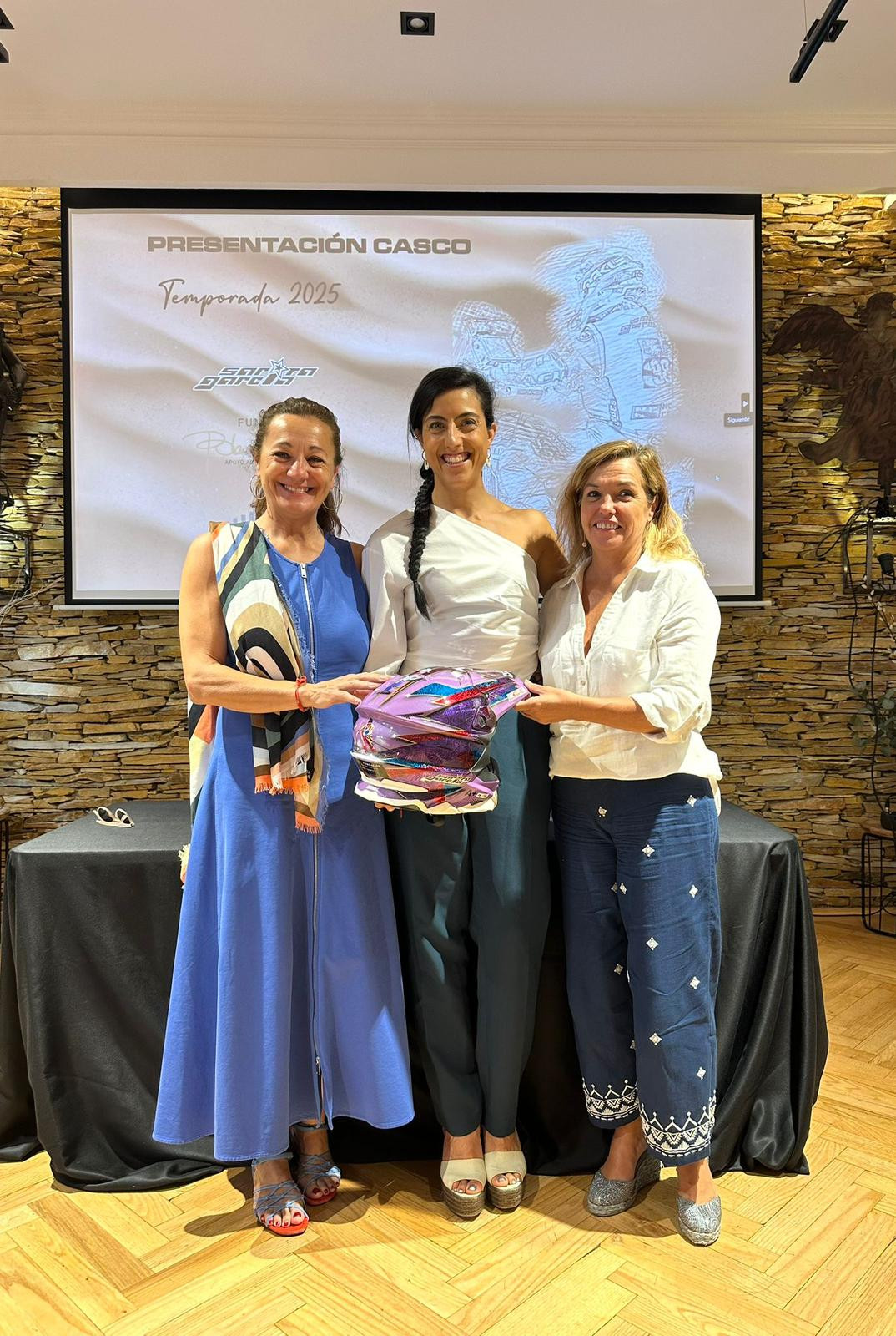 Lola Fernandez Ochoa (fundaciu00f3n Blanca), Sara Garcia (piloto motociclismo) y Tou00f1i Martos (psicu00f3loga)