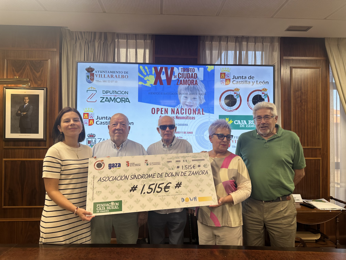 NOTA DE PRENSA ENTREGA CHEQUE A FAVOR DE LA ASOCIACIu00d3N Su00cdNDROME DE DOWN DE ZAMORA foto  (2)