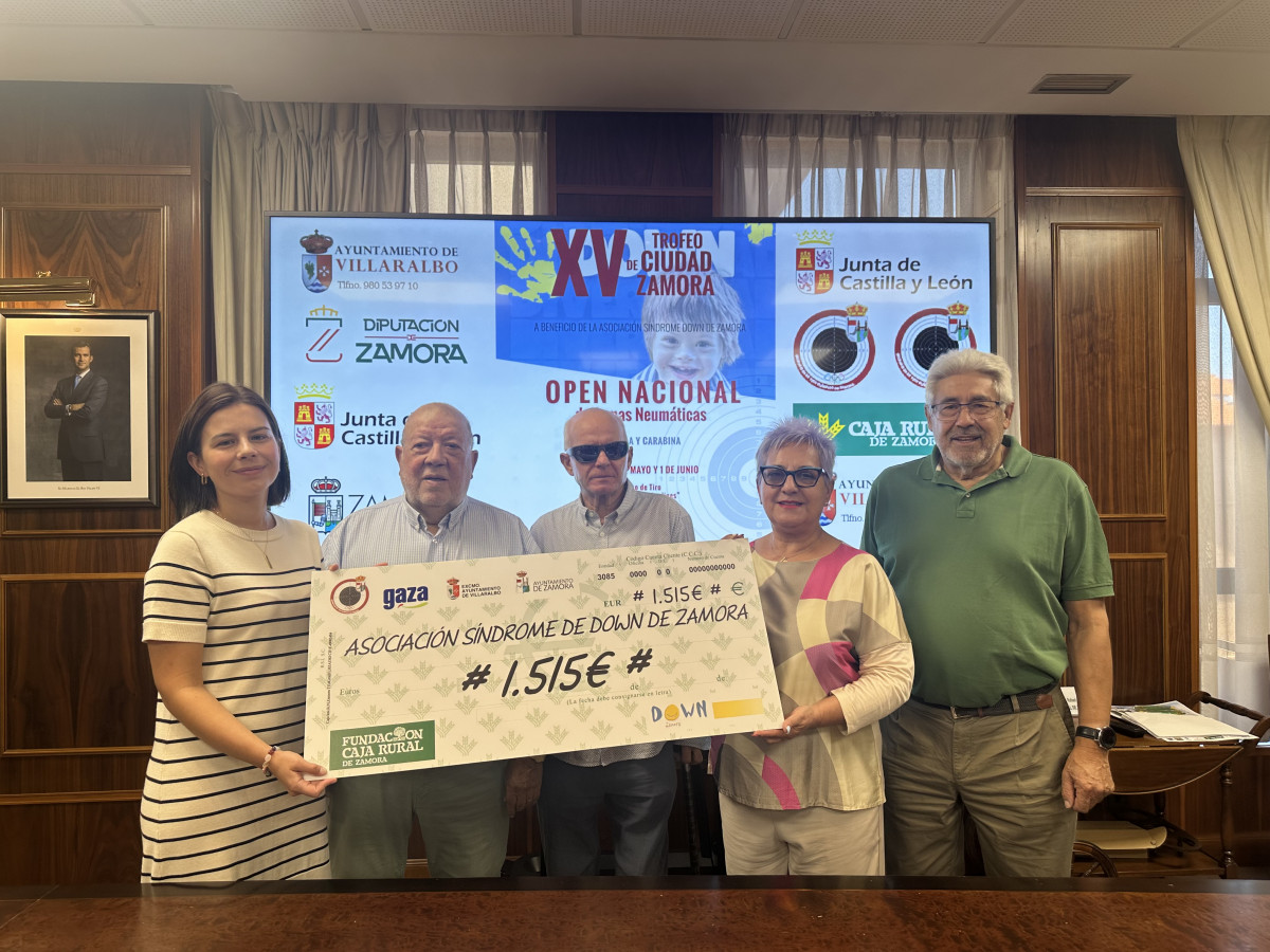 NOTA DE PRENSA ENTREGA CHEQUE A FAVOR DE LA ASOCIACIu00d3N Su00cdNDROME DE DOWN DE ZAMORA foto  (1)